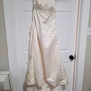 Jim Hjelm Wedding Dress, Size 6, Ivory